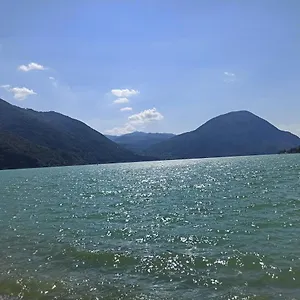 Seaesta Al Lungolago , Porlezza Italien